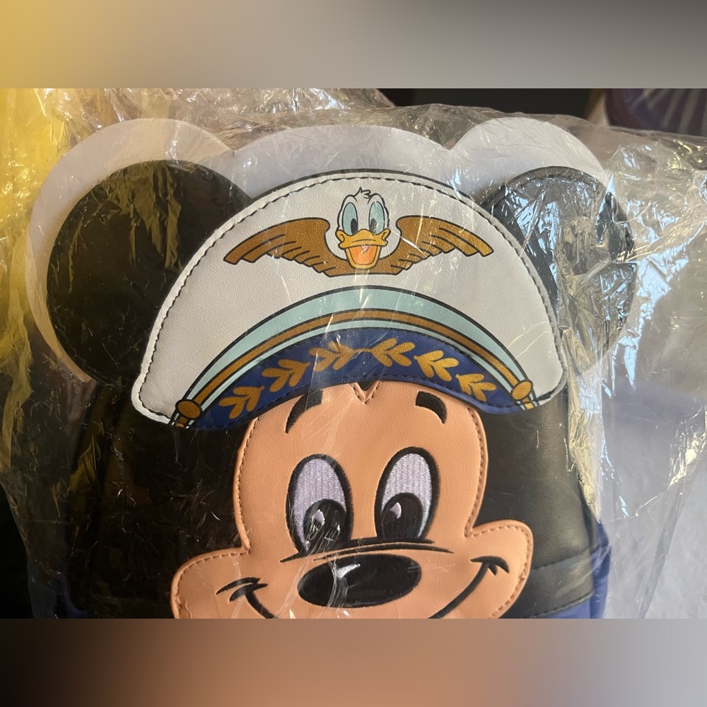 NWT D23 x Amazon Mickey Mouse One: Walt’s Plane - Pilot Mickey Backpack - Picture 13 of 16